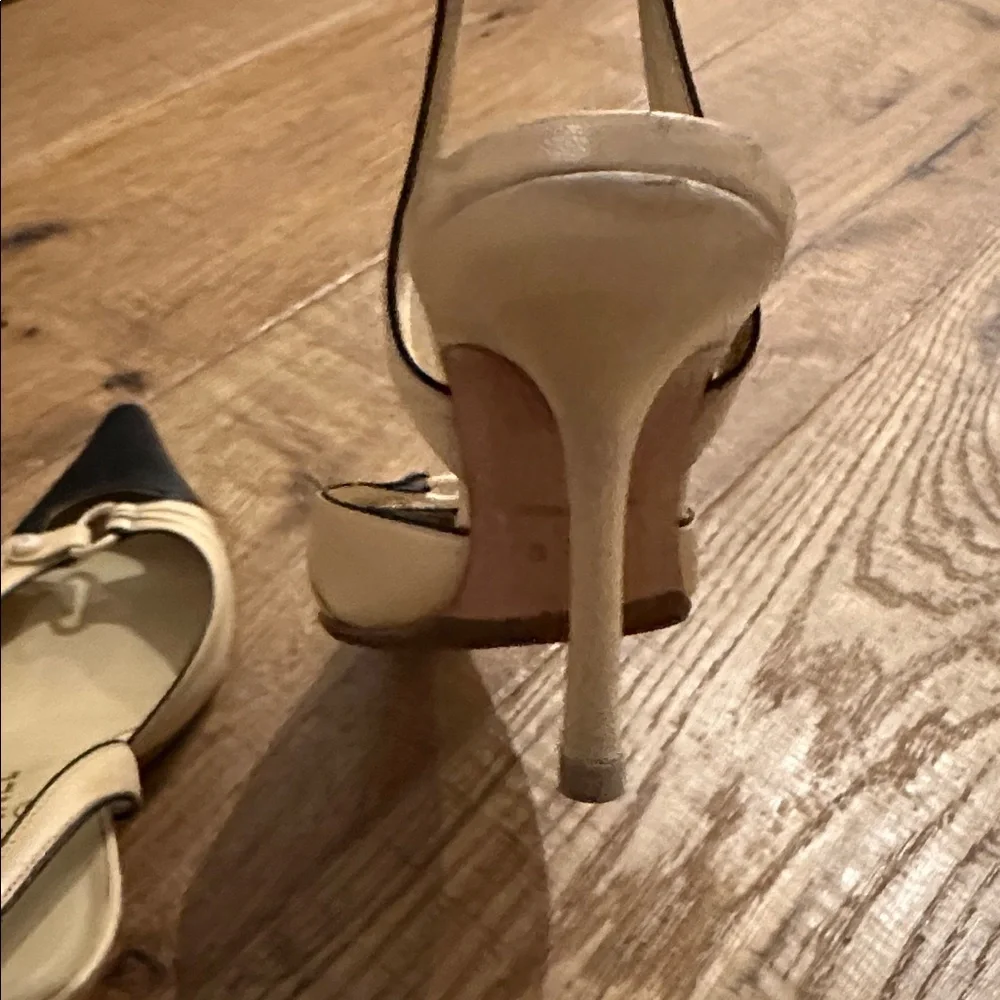 CHANEL Vintage Two-Tone Black and Cream Heels 39 - Picture 7 of 12